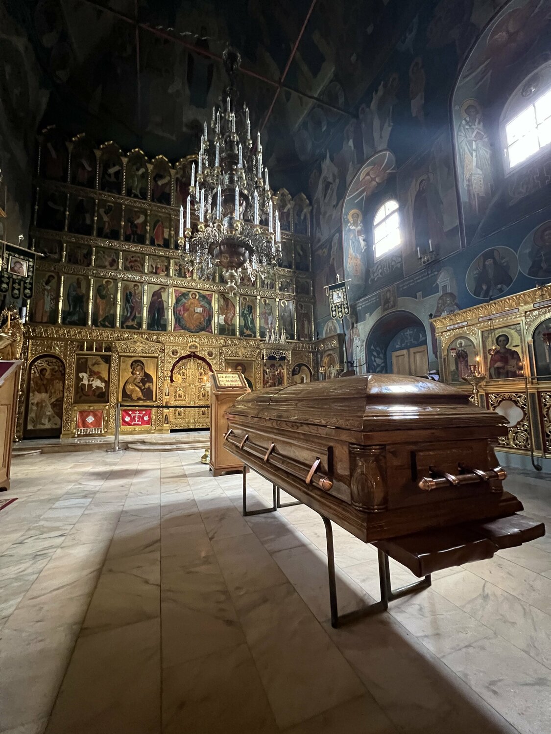 успенский собор троице сергиевой лавры, храм сретенского монастыря в москве, свято-троицкий собор чернигов мощи, архангельский собор московского кремля внутри, успенский собор московского кремля