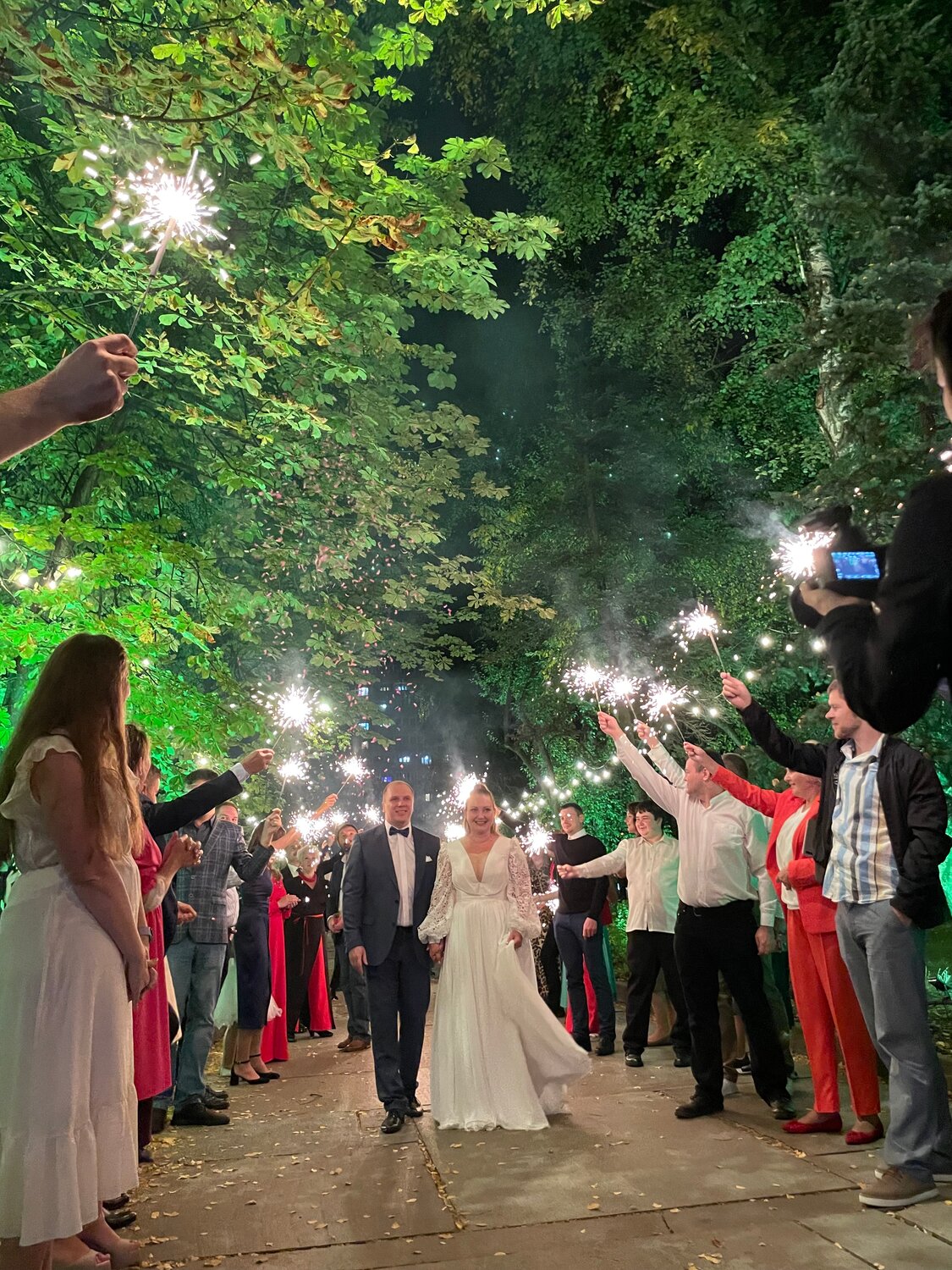 темнота, бенгальские огни на свадьбу, свадьба, свадебный, свадебная церемония