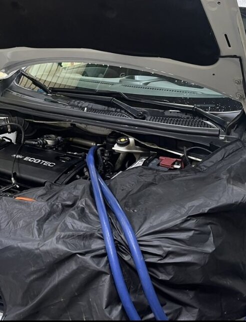 подкапотное шевроле авео т300, мазда mpv под капотом, мойка двигателя и моторного отсека, под капотом шкода рапид 1.4, chevrolet cruze