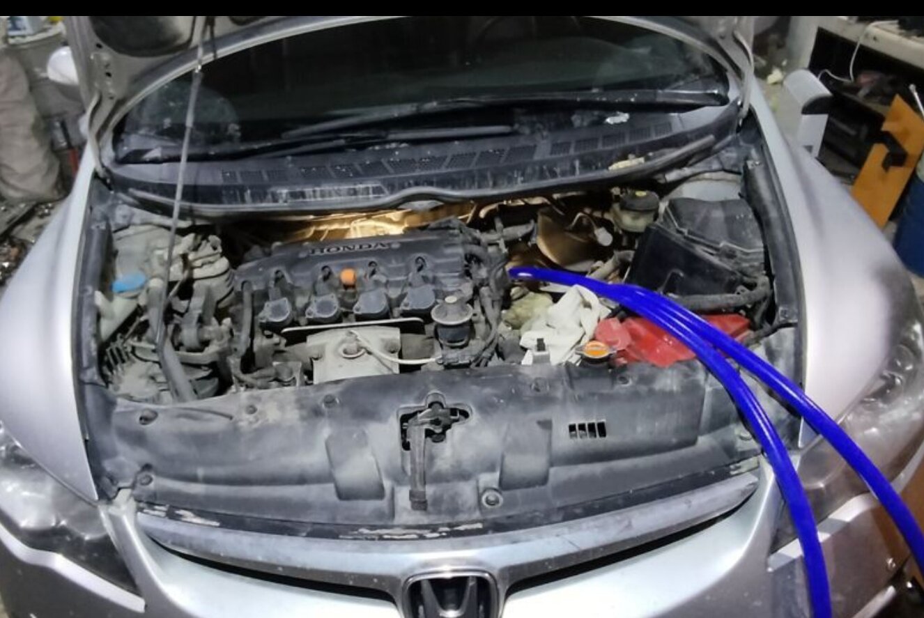 honda jazz 2005 подкапотка, подкапотка хонда цивик 4д 2008, моторный отсек хонда цивик 5д, хонда цивик 4 д, цивик 4д моторный отсек