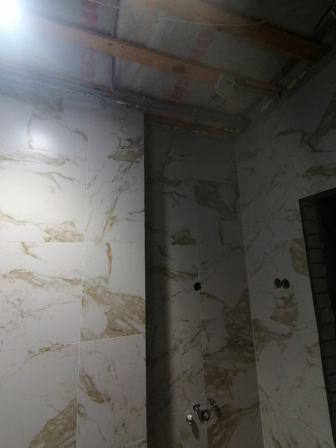 кафель, ремонт ванной, плитка под мрамор, кладка кафеля, плитка под 45