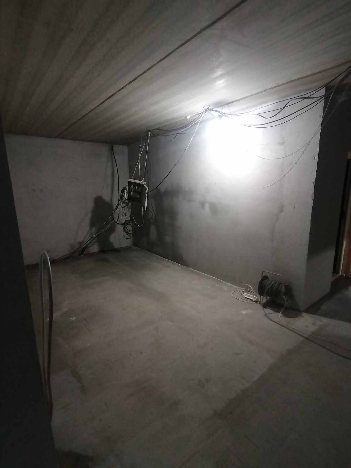 подвал, подвальное помещение черновая отделка, помещение, подвал в частном доме, подземный гараж