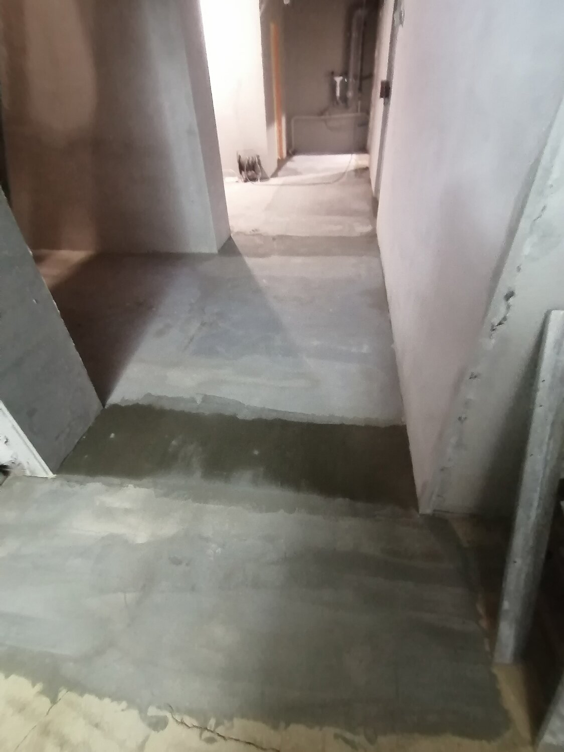 стяжка пола, стяжка пола в квартире, полусухая стяжка, черновая стяжка пола, полусухая стяжка пола