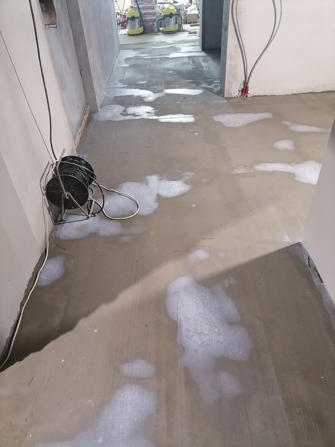 стяжка пола, обеспыливание бетонного пола, сухая стяжка пола, стяжка пола полусухая, сухая стяжка