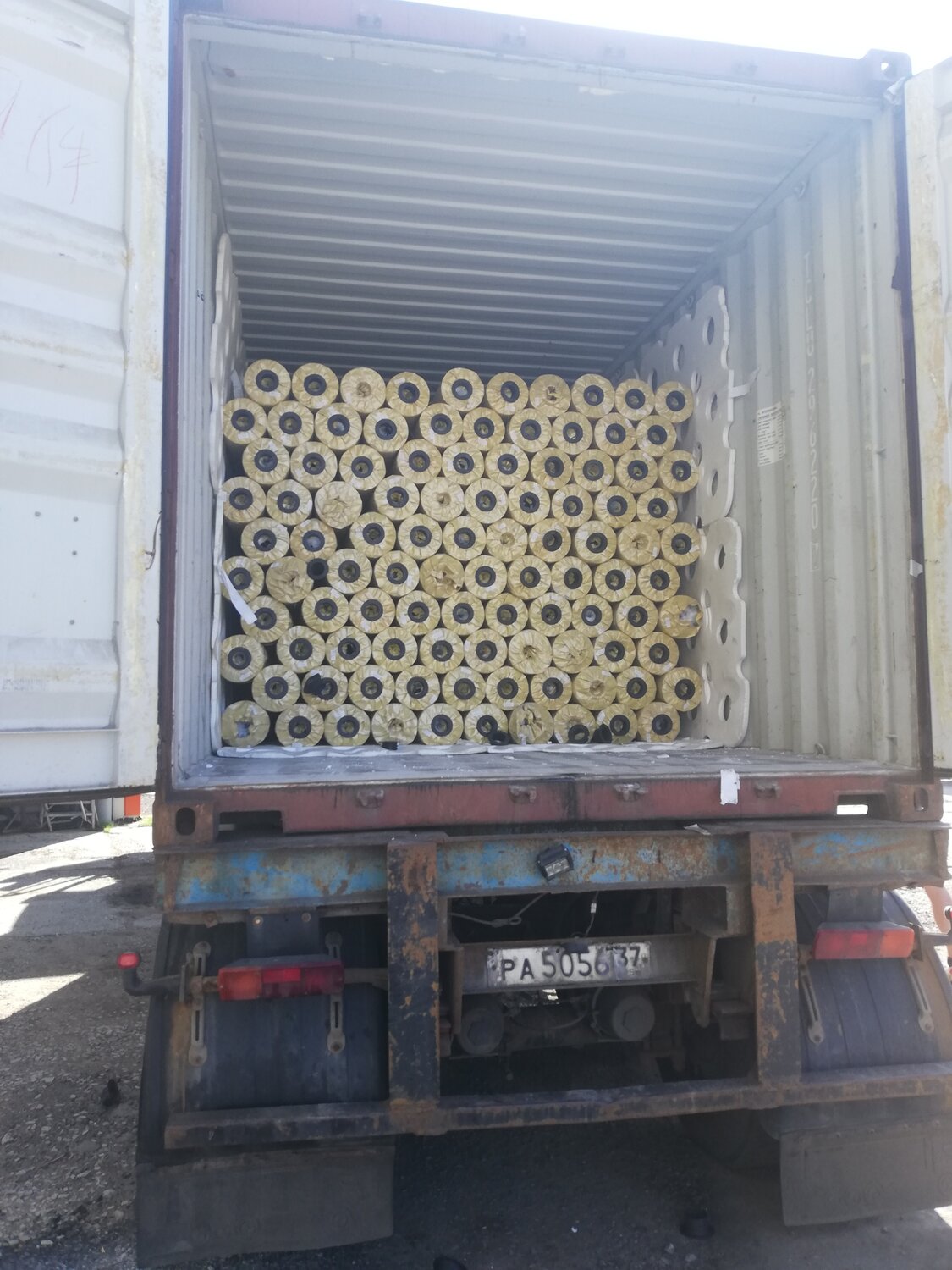 разгрузка фуры, деталь, ekspedisi container surabaya, контейнер, alibaba group