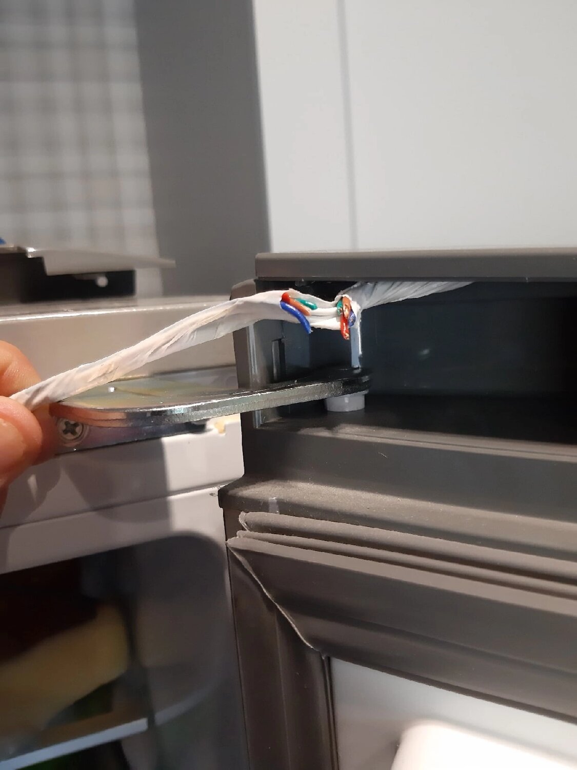 холодильник, датчик морозильной камеры hotpoint ariston, indesit холодильник регулировка дверцы, перевесить дверь холодильника bosch, холодильник индезит