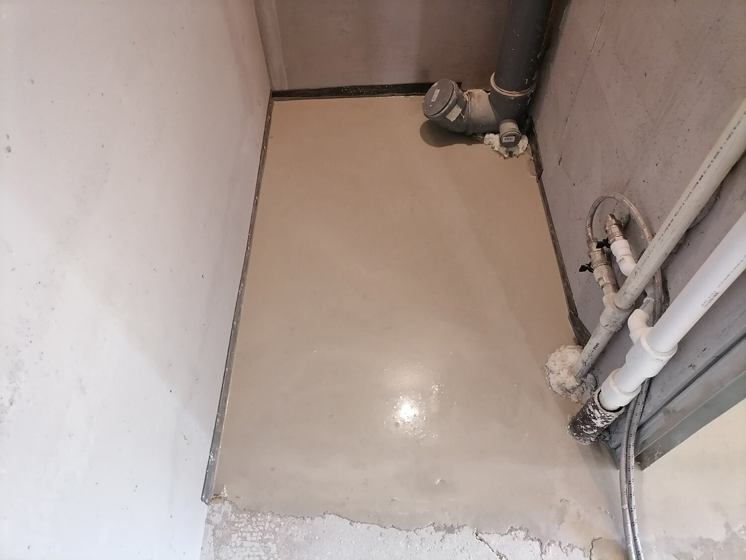 пол в ванной, наливной пол в ванной, гидроизоляция туалета, пол в ванной комнате