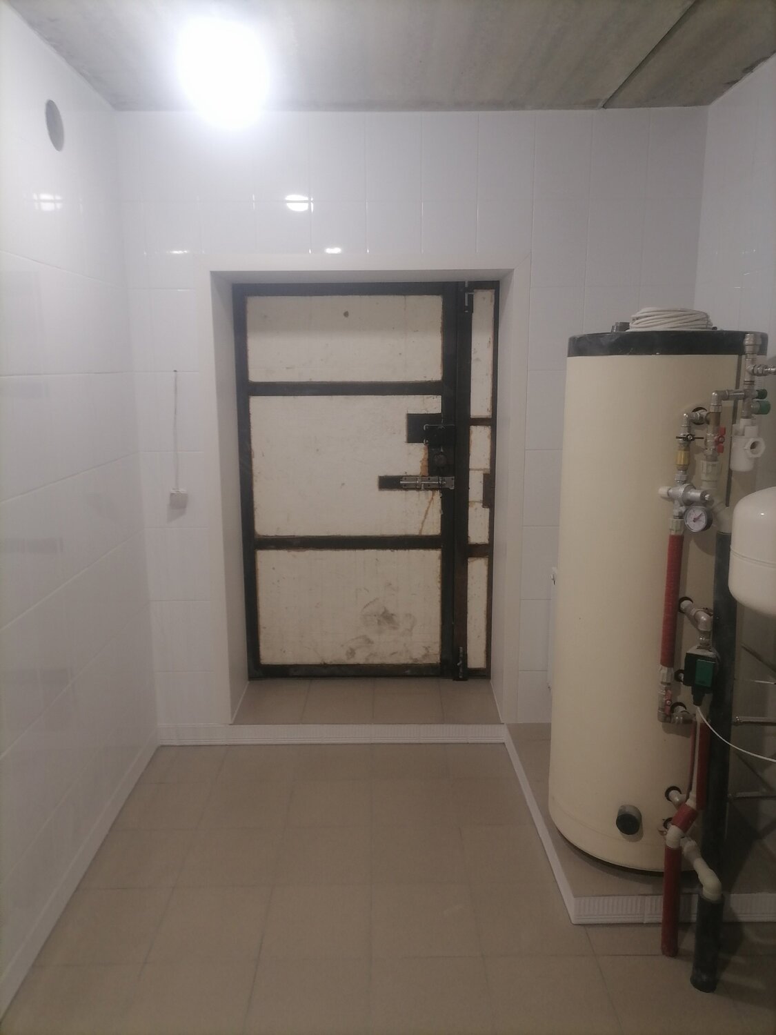 котельная, дизайн котельной, отопление, холодильная камера, бойлер для воды в котельной