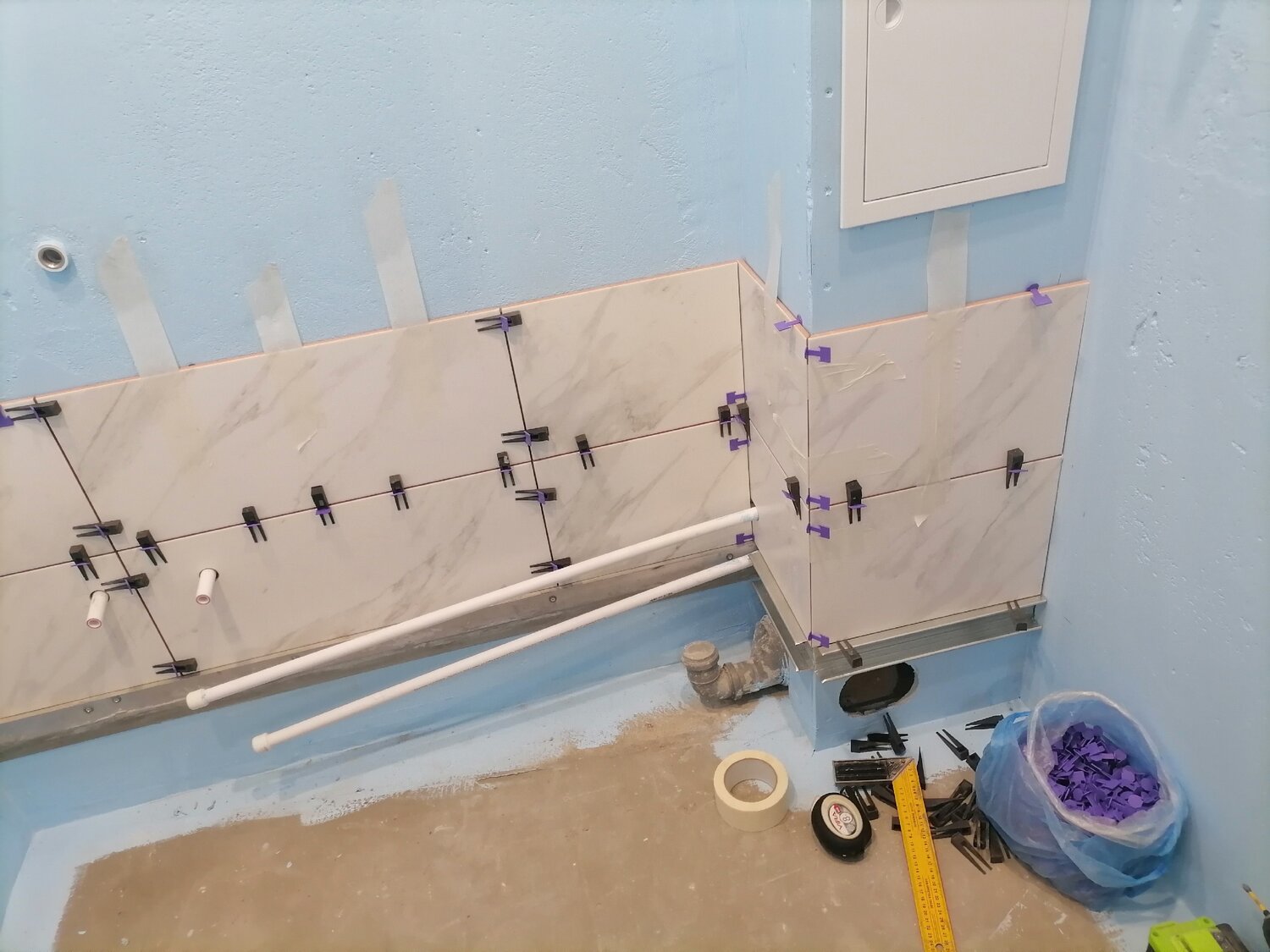 укладка плитки на стену, укладка плитки, свп для укладки плитки, укладка плитки без швов на стену, укладка плитки в ванной