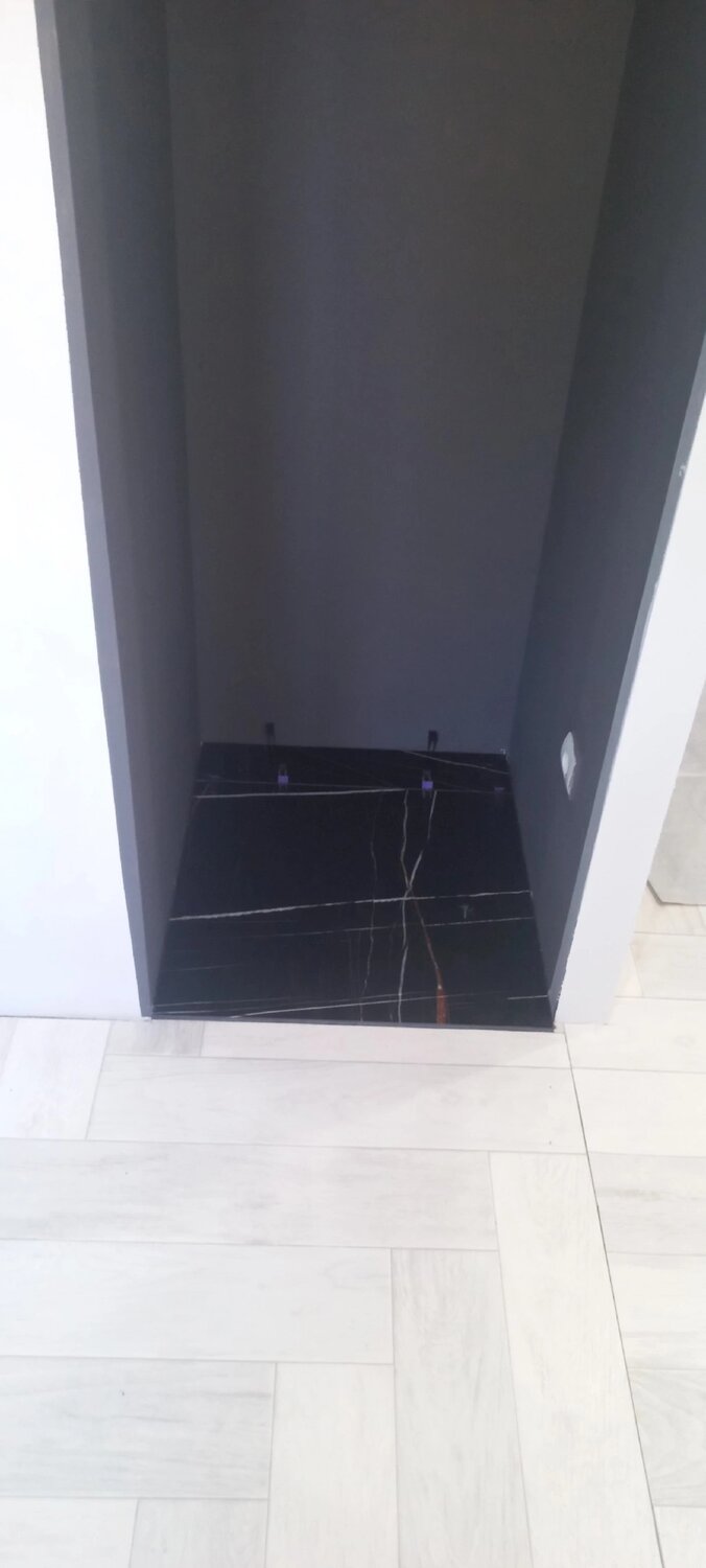 плитка в коридор, укладка плитки, плинтус из керамогранита, плинтус из плитки, укладка керамогранита