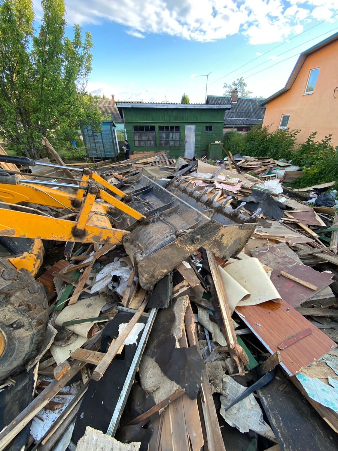 металлолом, снос дома, пункт приема металлолома, приём металлолома, свалка металлолома