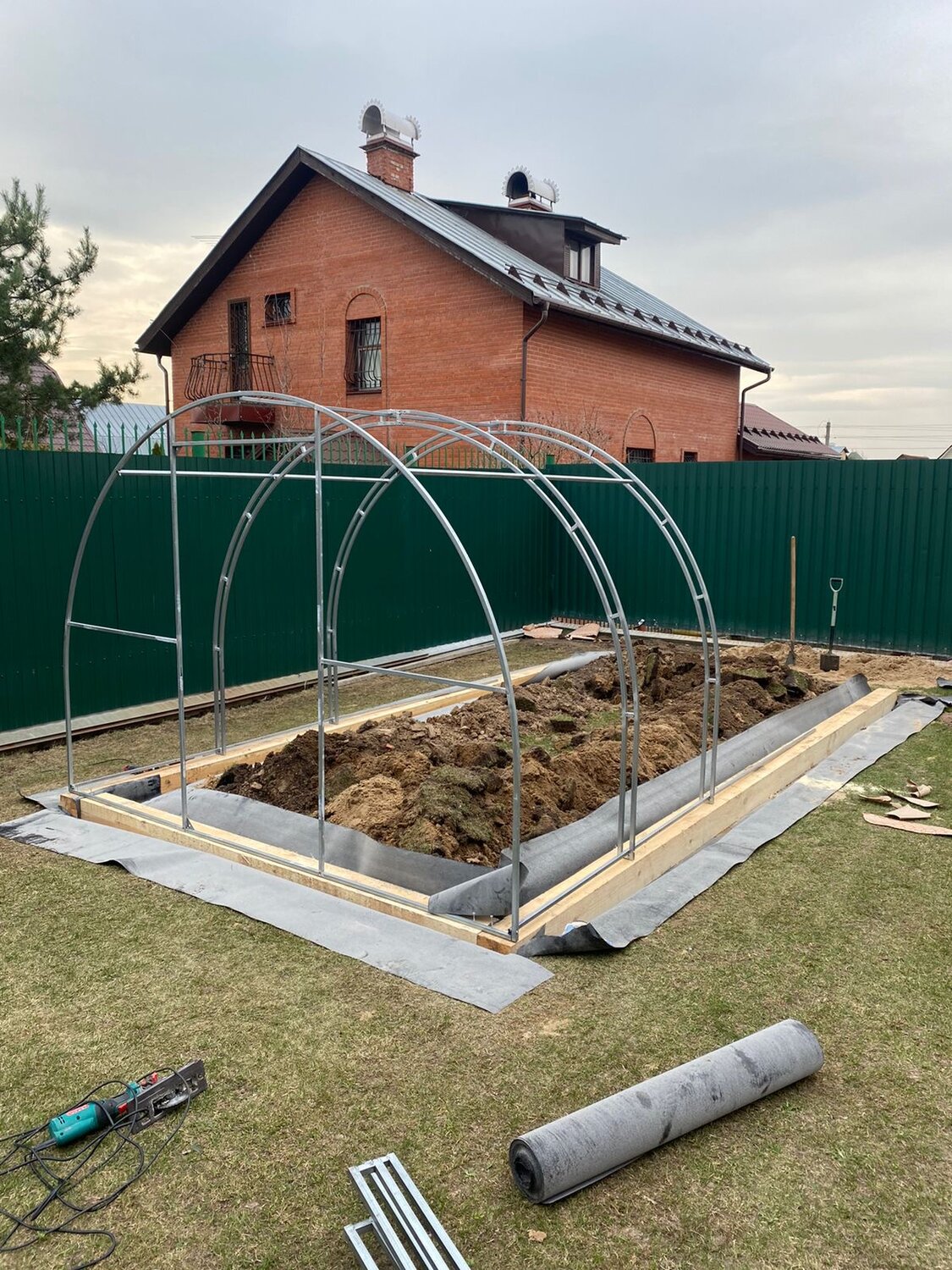 теплица, теплица для дачи, сборка теплицы, теплица из поликарбоната, поликарбонат теплица