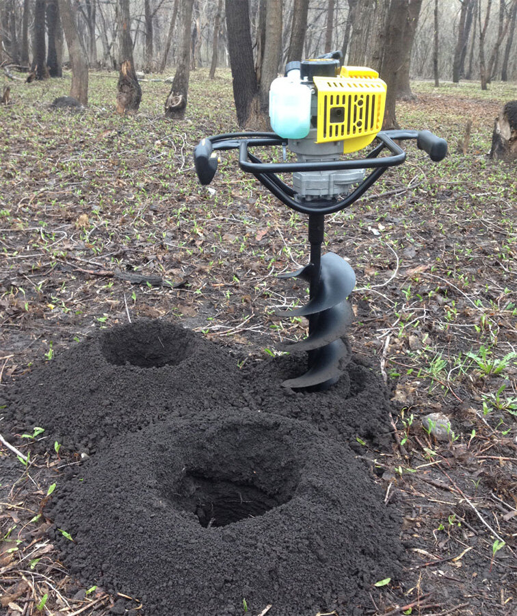 мотобур champion ag252, бурение лунок мотобуром, бурение ям ø200мм под столбы ограждающего забора, бензобур, бурим лунки под столбы забора мотобуром 200 мм