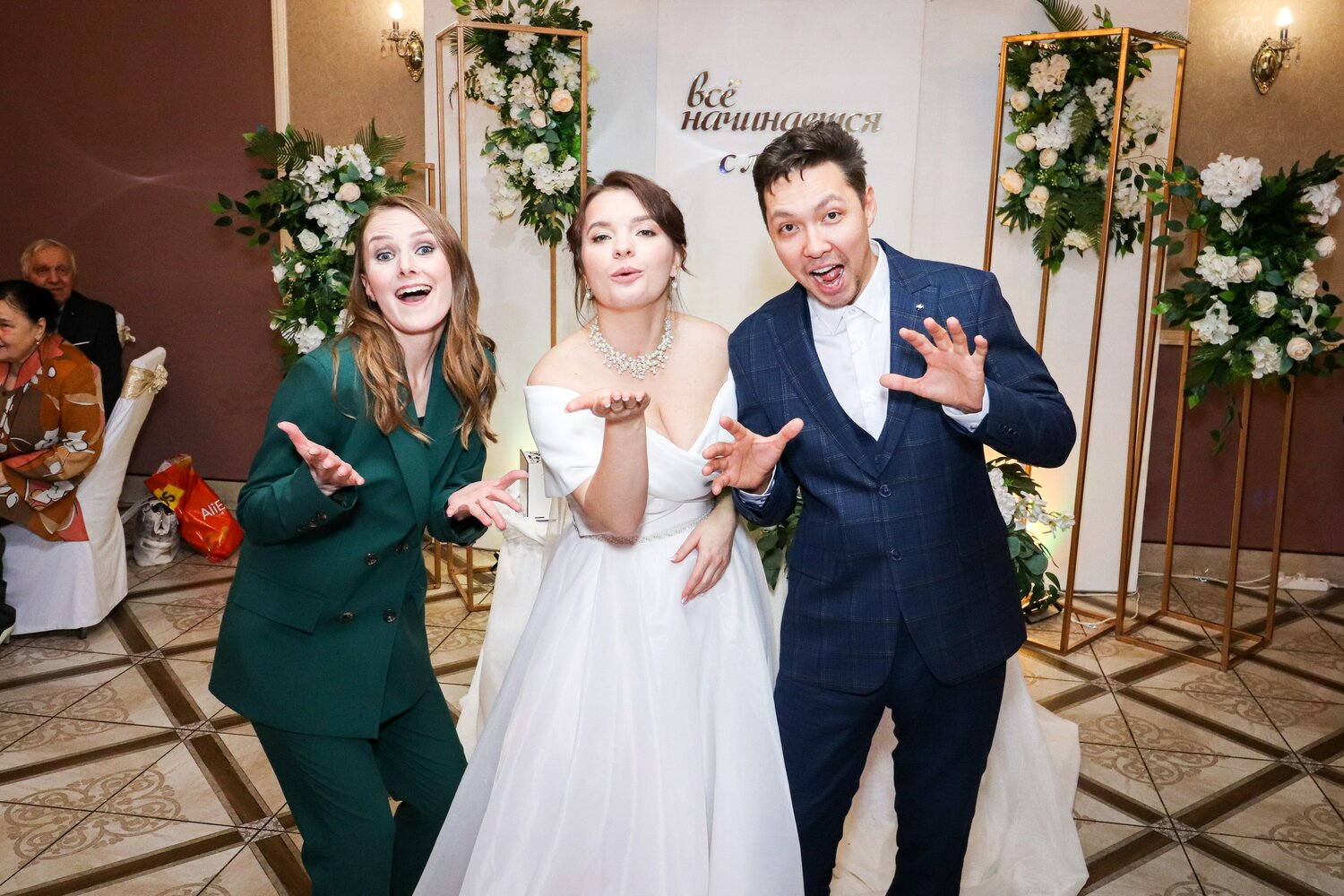 свадьбы, ведущий на свадьбу, свадебный ведущий, девушка, ведущая на свадьбу