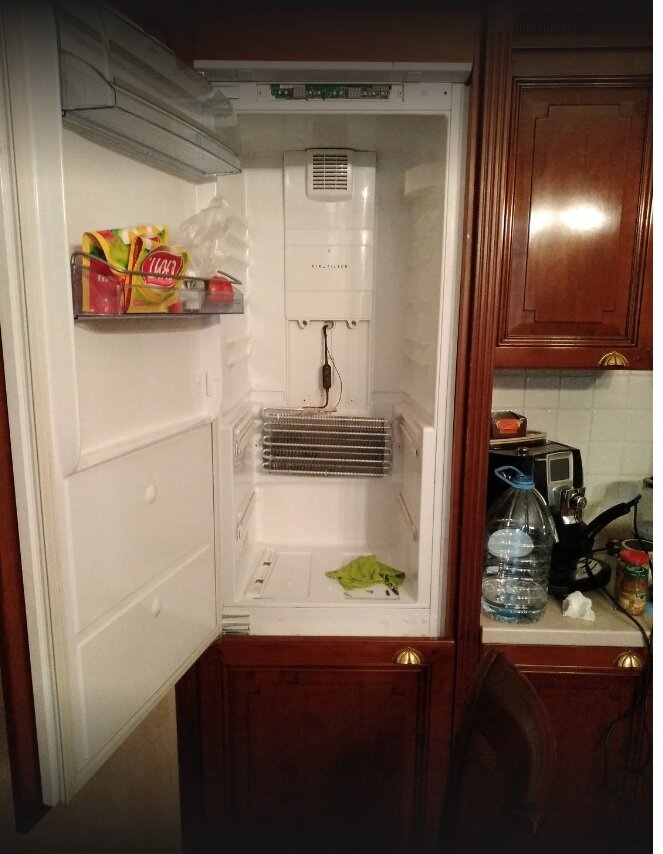 холодильник, встроенный холодильник, встраиваемый холодильник, бытовая техника, техника для кухни