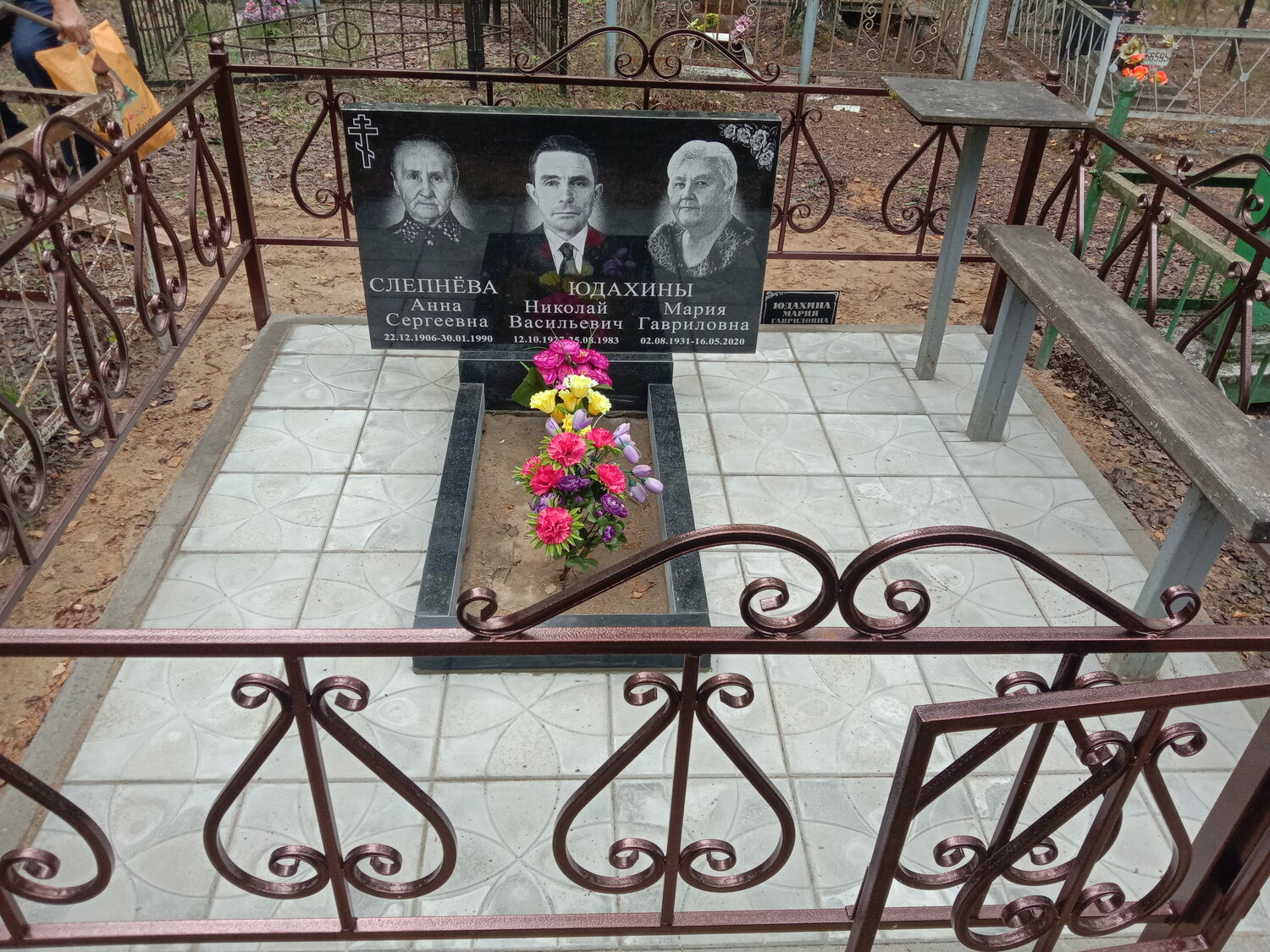 памятник на могилу на троих, памятник на могилу на двоих, памятники на троих, памятник на могилу, кладбище памятники