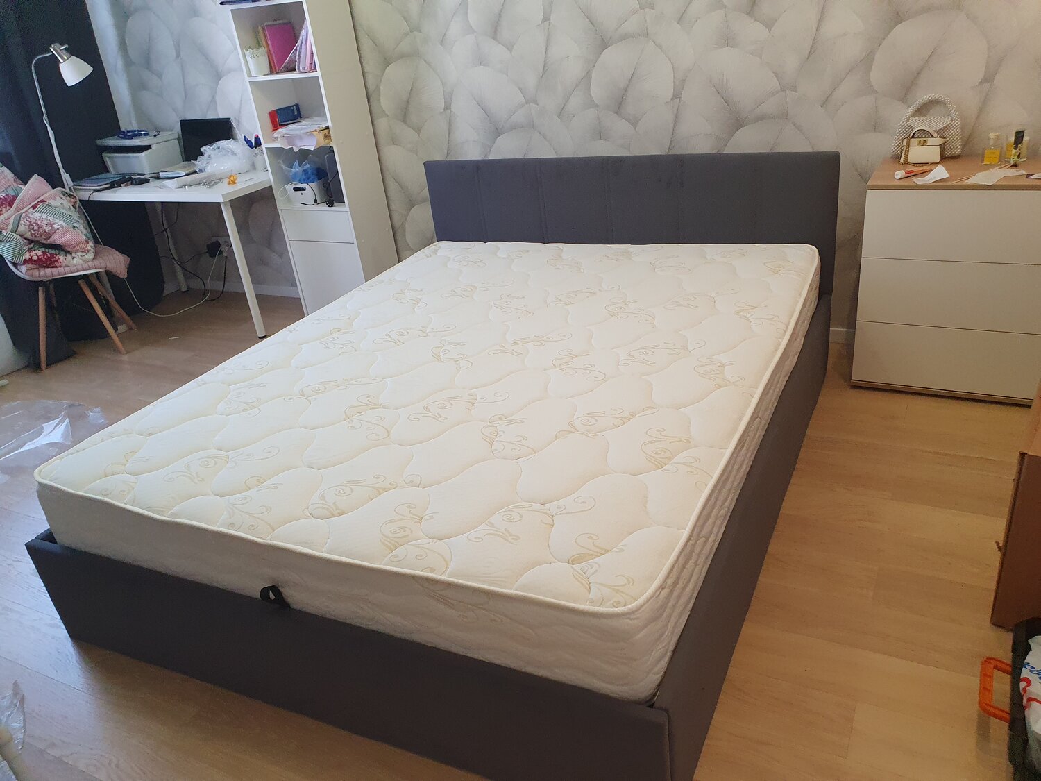 кровати и матрасы, двуспальная кровать с матрасом, кровати, матрас бу, матрас 180х200 бу