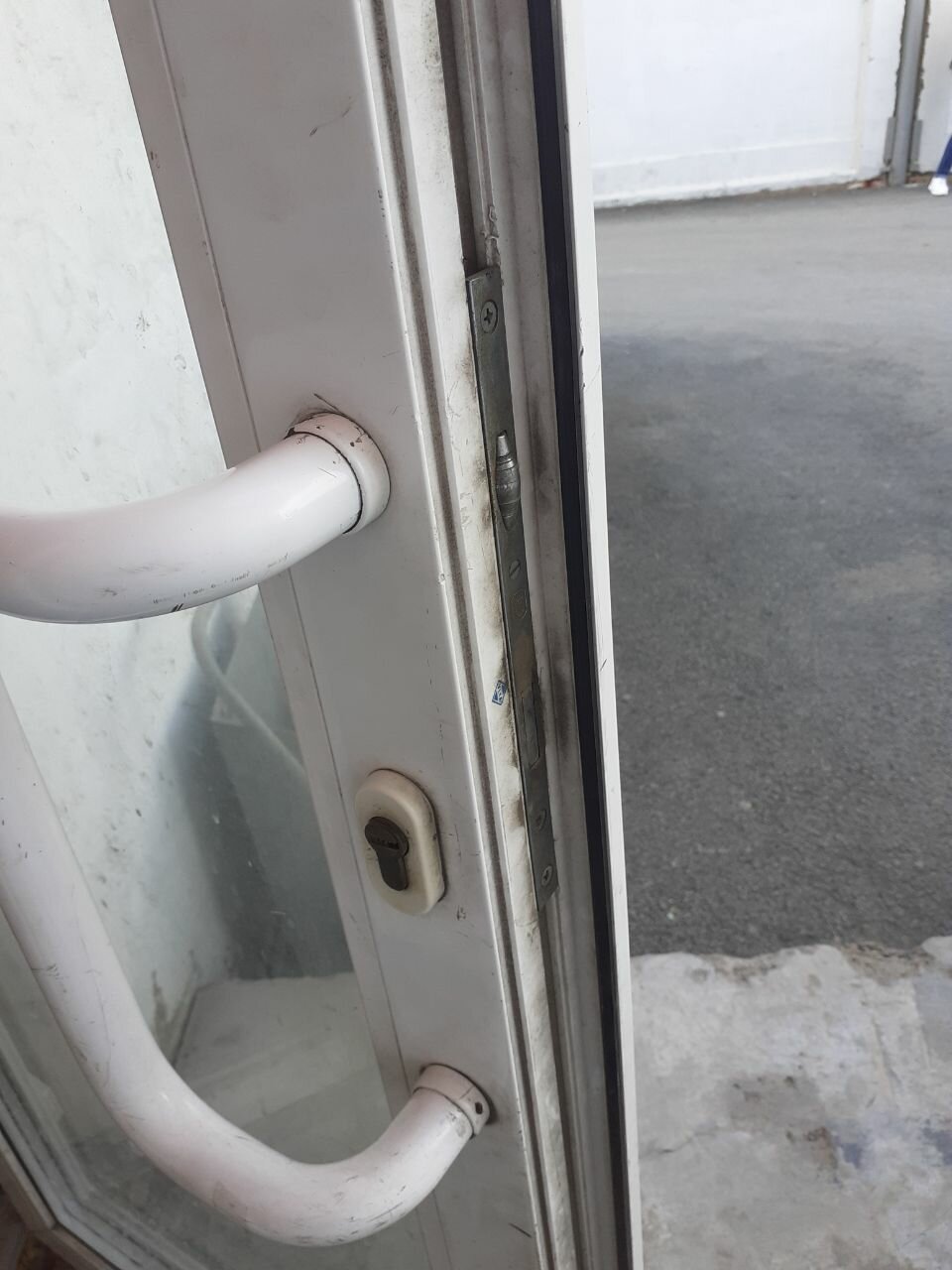 ручка на балконную дверь, замок на пластиковую дверь, ручка для пластиковой двери, ручка на пластиковую дверь, замок на балконную дверь