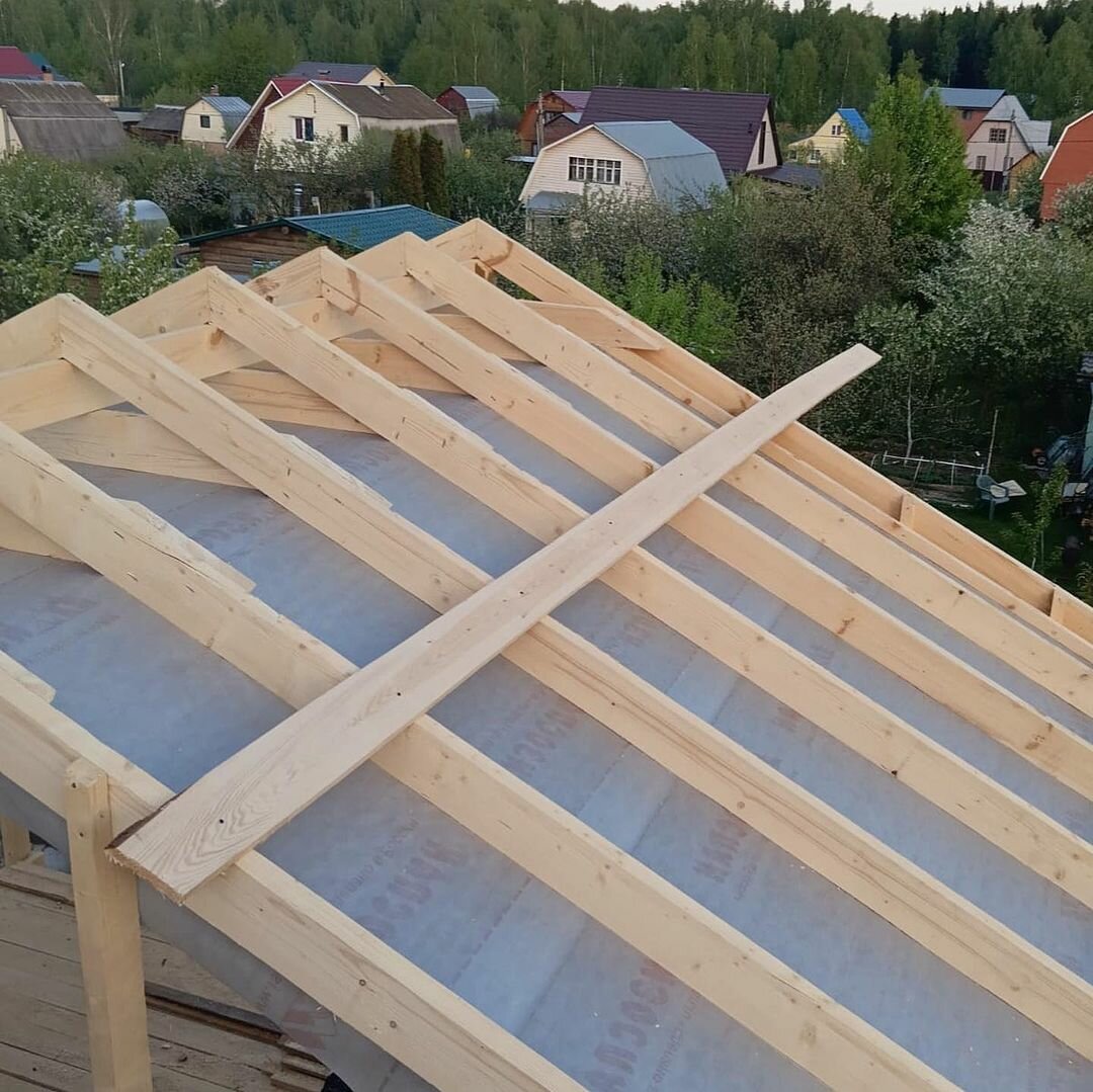 стропильная система четырехскатной вальмовой крыши, мауэрлат 50х150, двускатная кровля стропильная система, стропильные системы крыш, вальмовая крыша стропильная система