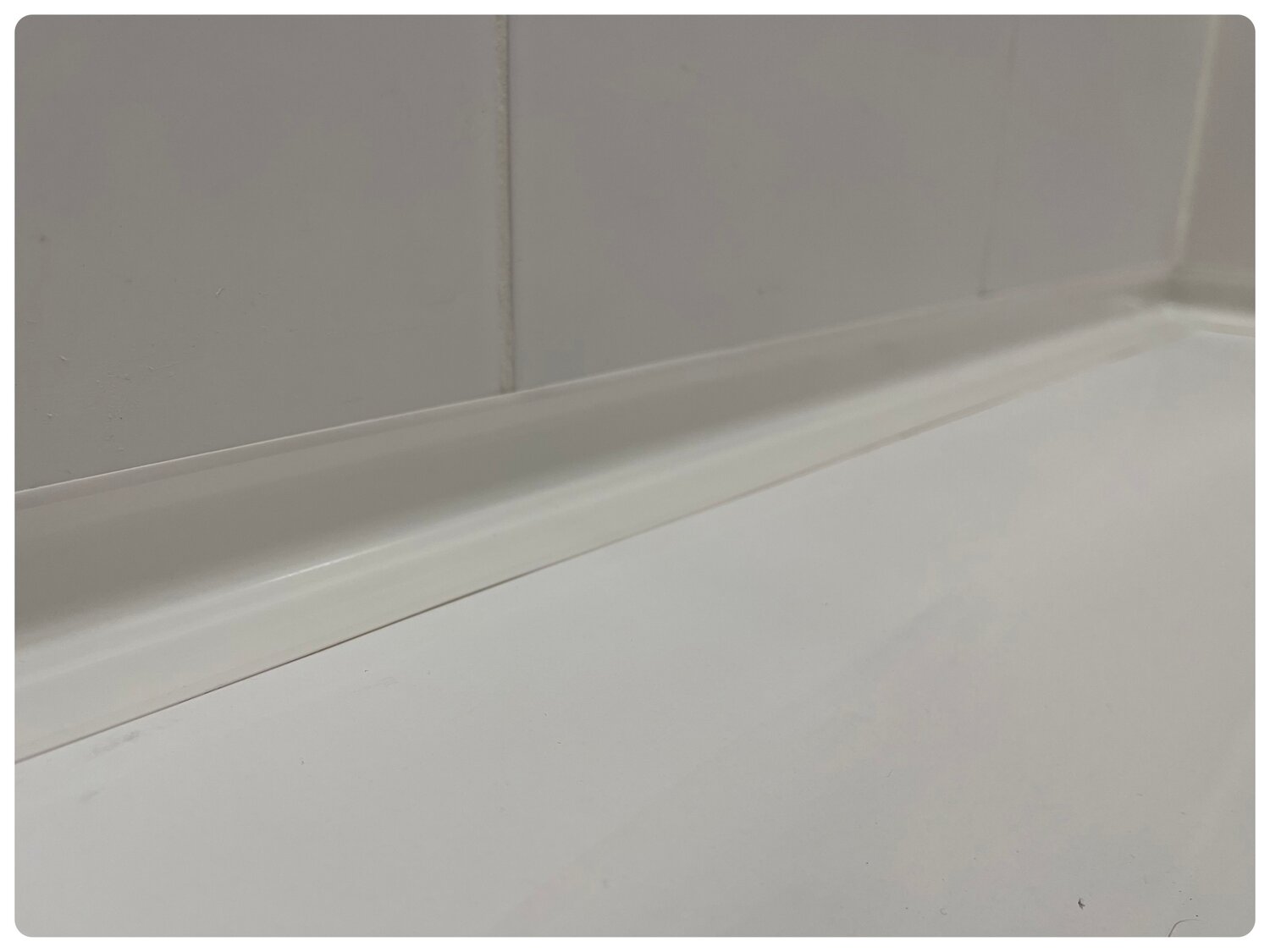 акриловый суперплинтус для ванны, плинтуса для ванной, акриловый плинтус для ванной, ванный плинтус суперплинтус сп1, акриловый бордюр для ванны суперплинтус сп