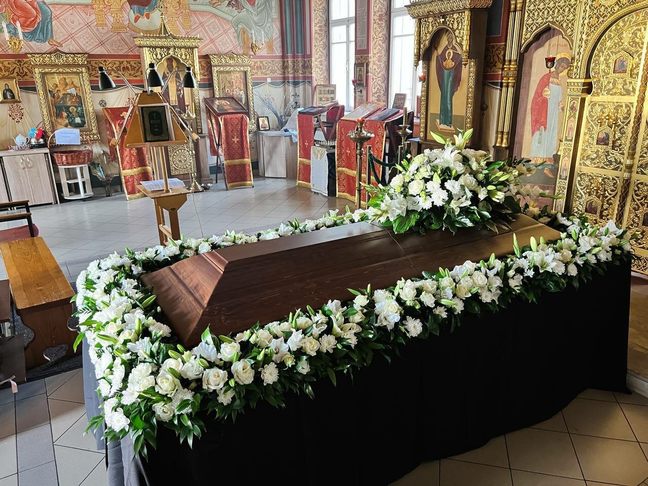 храмовая флористика плащаница пресвятой богородицы, плащаница иисуса христа, похороны в москве, храмовая флористика плащаница иисуса христа, вип похороны