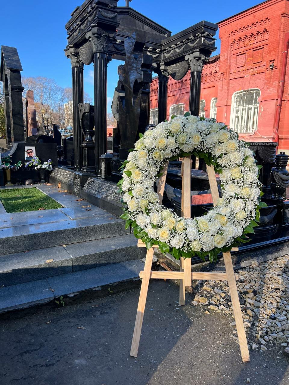 троекуровское кладбище могила шатунова, могила юрия шатунова на троекуровском, троекуровское кладбище юрий шатунов, троекуровское кладбище могилы, похороны юрия шатунова 28 июня