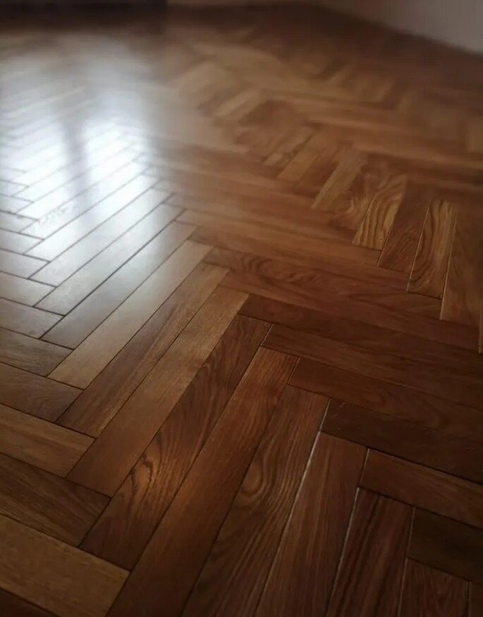 ламинат елочка, паркет елочка, паркет дуб селект, венгерская елка паркет, укладка паркета елочкой