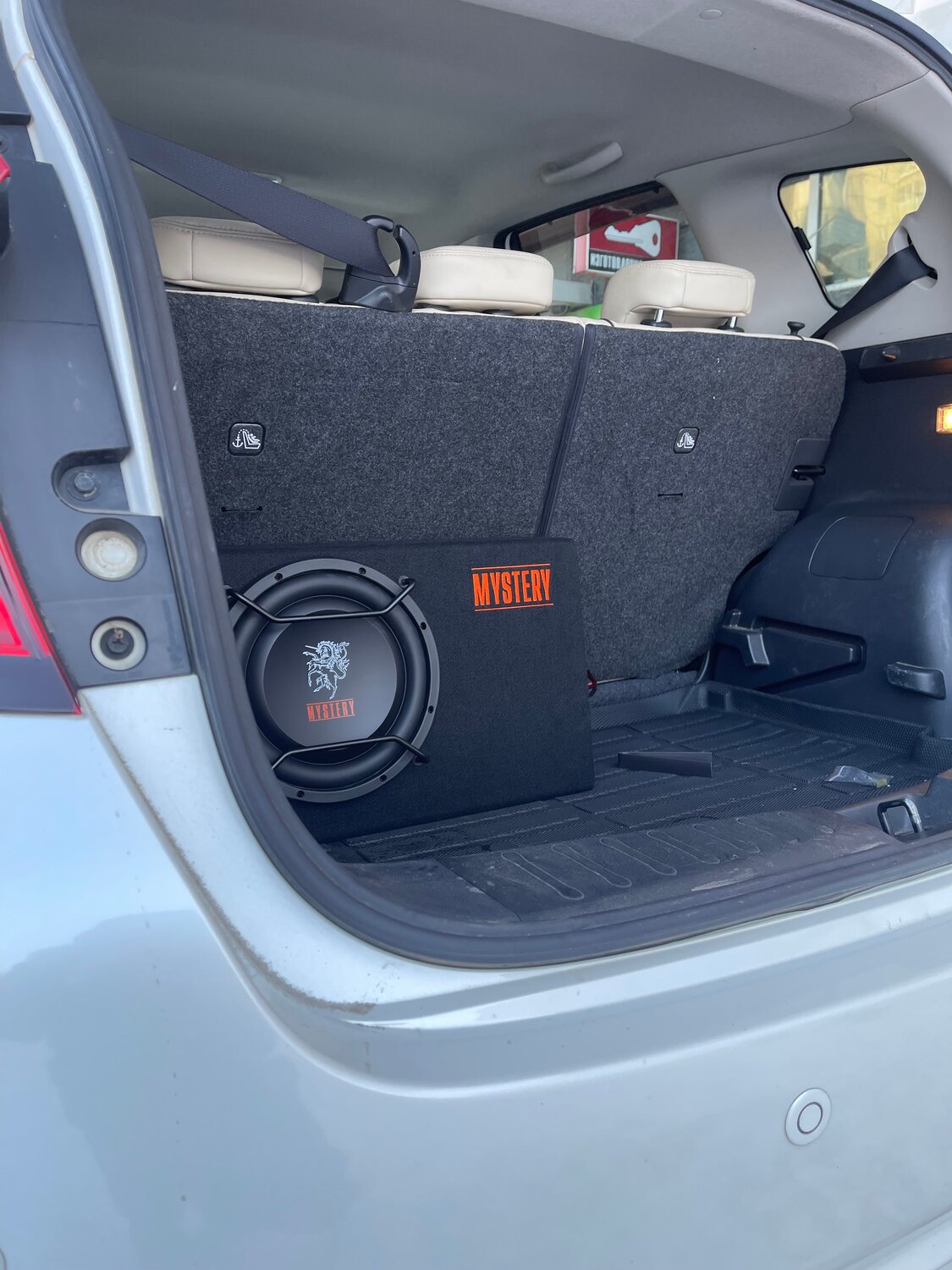 nissan note сабвуфер, сабвуфер в хонда фит, сабвуфер в honda fit, сабвуфер стелс nissan note, автозвук