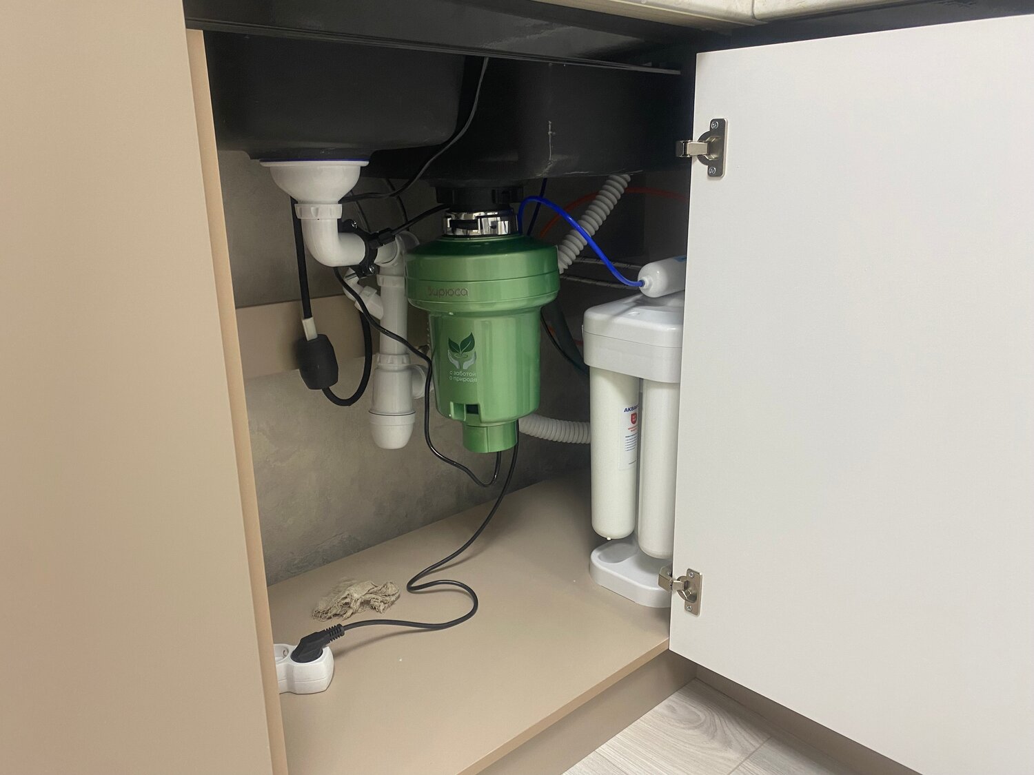 измельчитель пищевых отходов insinkerator, измельчитель пищевых отходов для раковины, фильтр для воды под мойкой, измельчитель пищевых отходов insinkerator 66, установка фильтра для воды под мойку