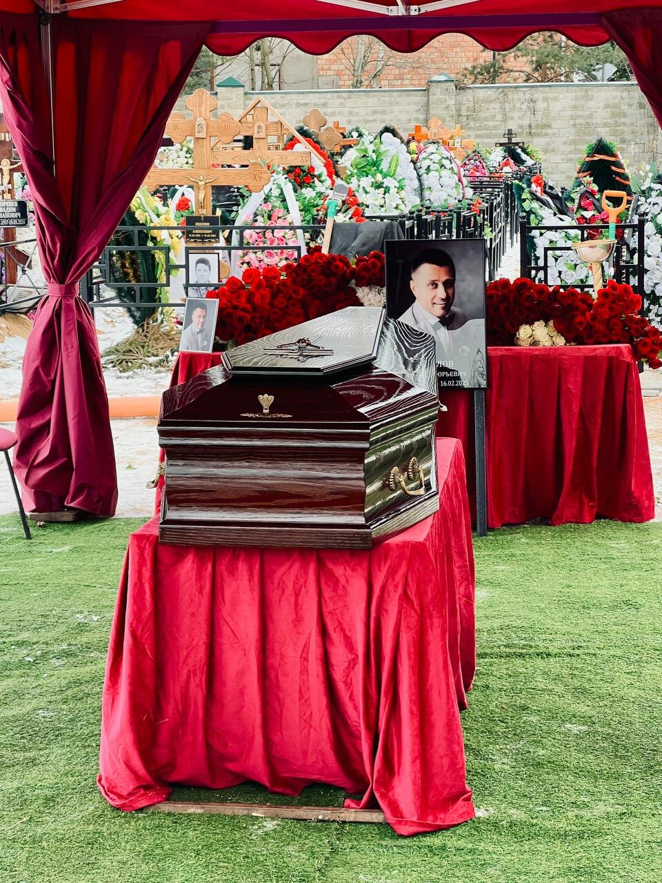 похороны ивана дыховичного, церемония прощания, гроб похороны, георгий ярцев похороны, в гробу