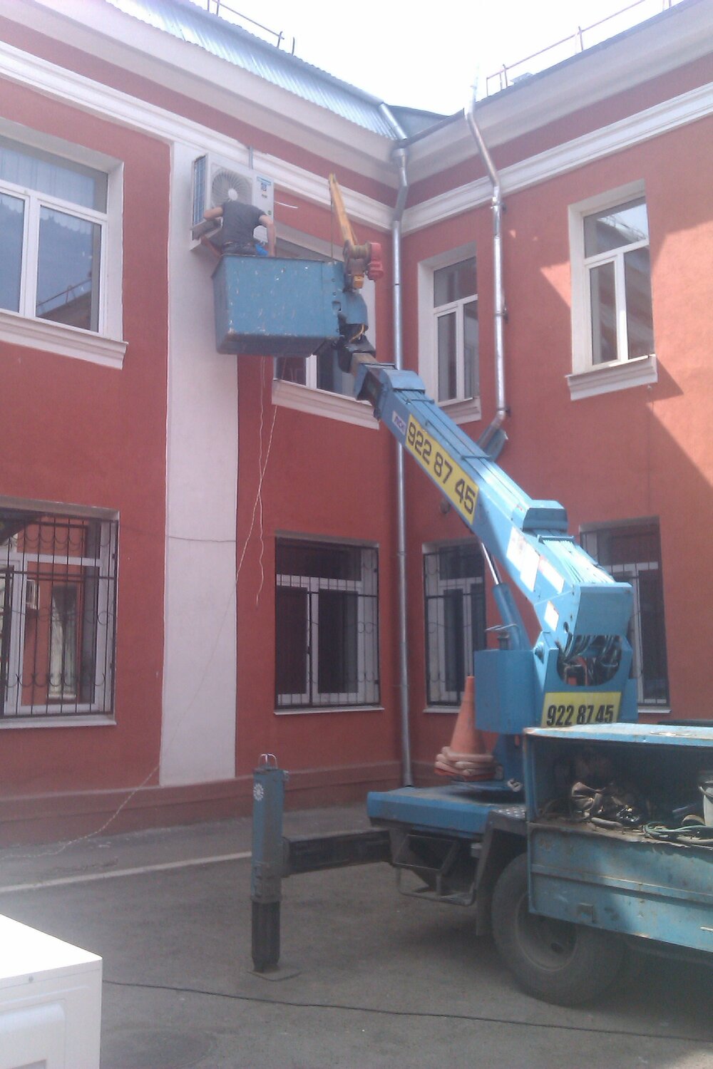 услуги автовышки, здание, фасадные работы, автовышка агп, мойка фасада