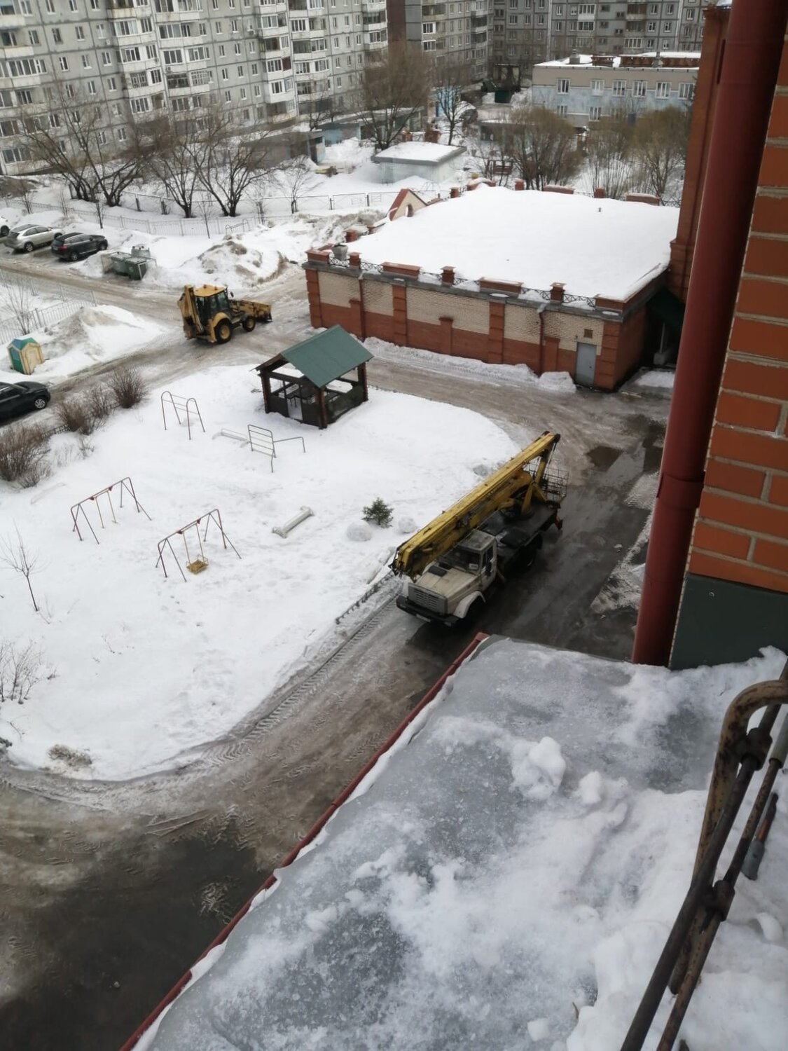 двор дома, двор, дом, снега, многоквартирные дома