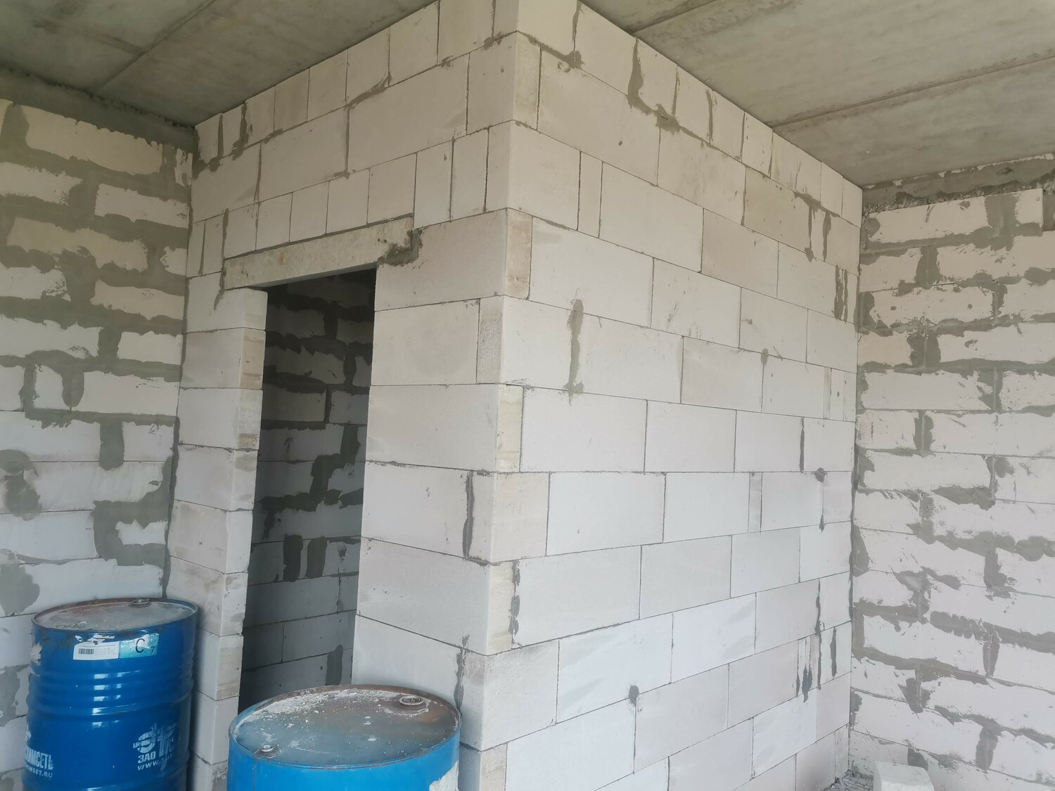 перегородка из газобетонных блоков, перегородка из газобетона, перегородка из пеноблоков, стена из газобетона, перегородка из газоблока