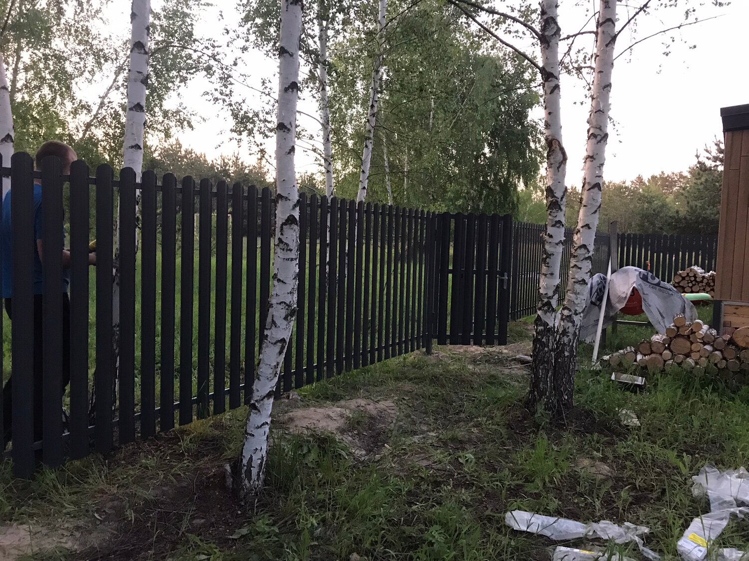 забор металлический штакетник, забор штакетник, забор из металлического штакетника, забор из штакетник, забор из евроштакетника