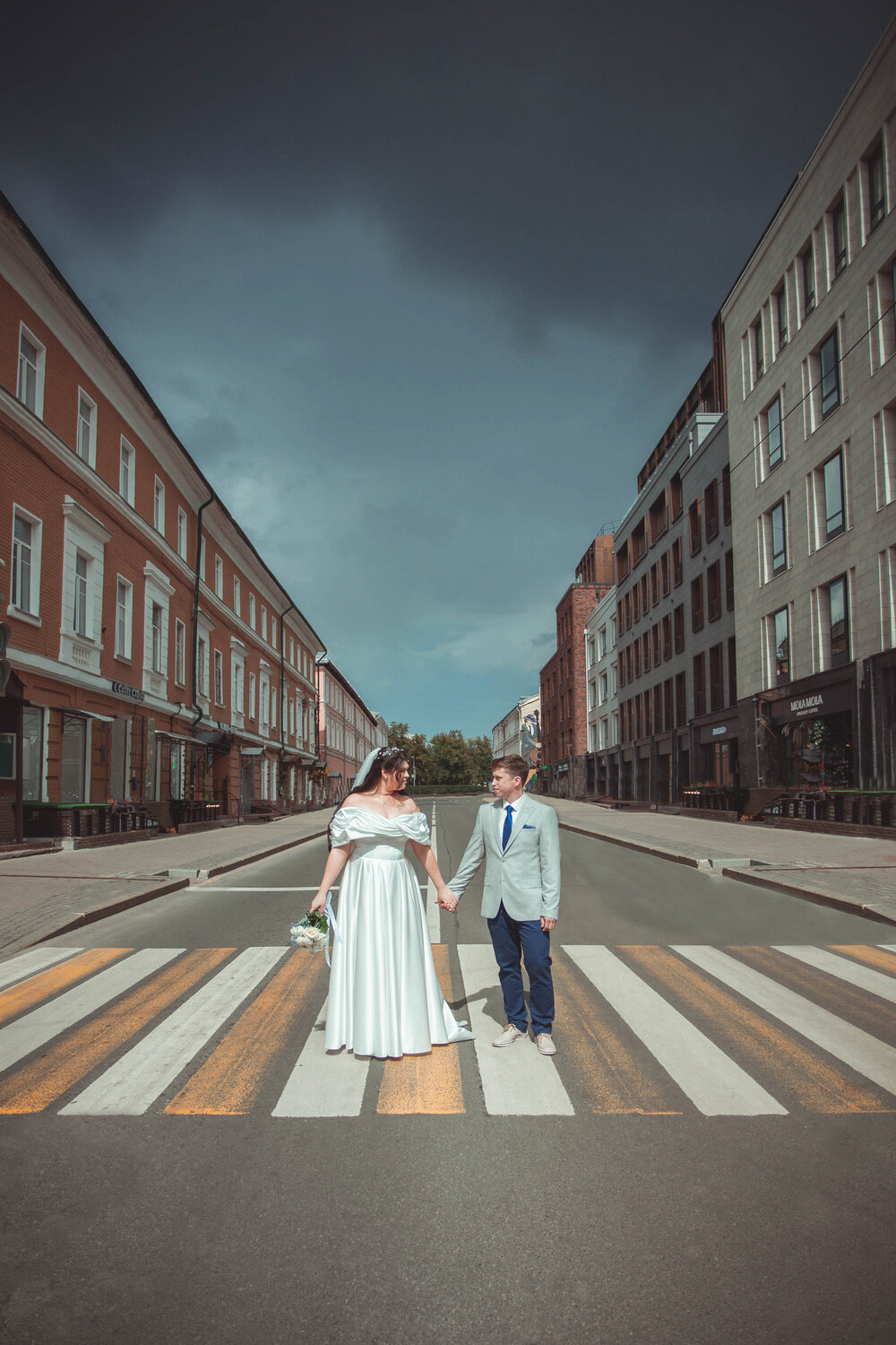 свадьба, здание, свадебные фотографы, свадебный фотограф москва, свадебная прогулка