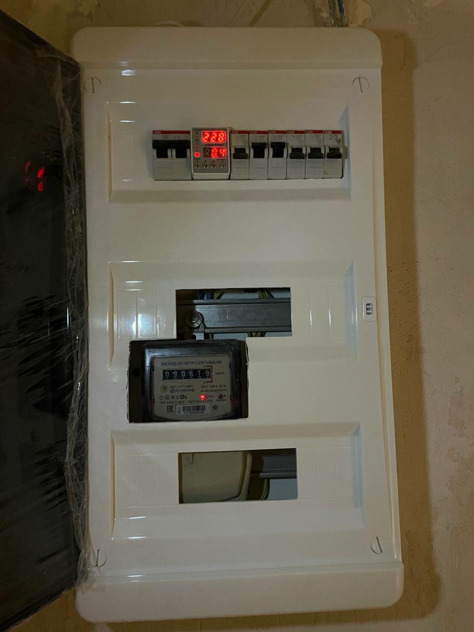 ящик для счетчика электроэнергии, щит для счетчика, короб для счетчика электроэнергии, электрика, щиток электрический квартирный
