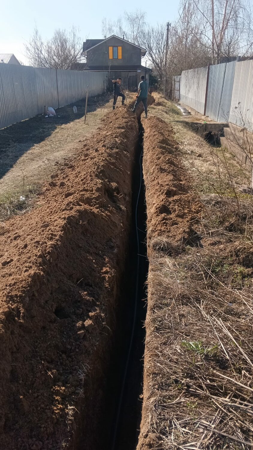 водопровод в селе, траншея под водопровод, прокладка водопровода, копка траншеи, строительство водопровода