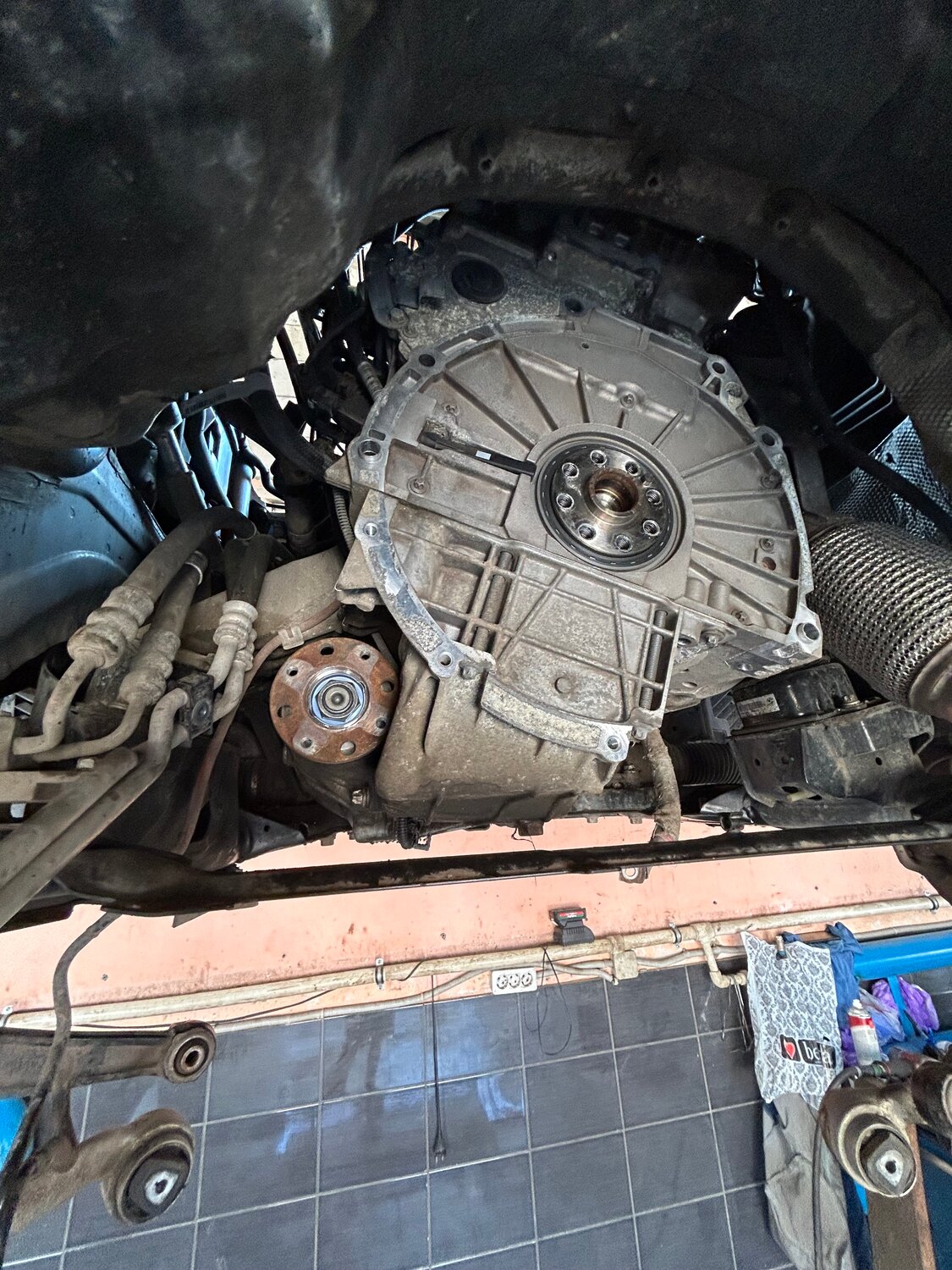 замена заднего сальника коленвала volvo xc70, замена сальника коленвала, задний сальник коленвала, замена сцепления, сцепление шкода октавия а7 1.4 dsg