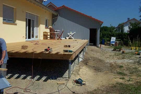 фундамент под террасу к дому, фундамент под террасу, терраса на сваях, фундамент для террасы к дому, основание под террасу