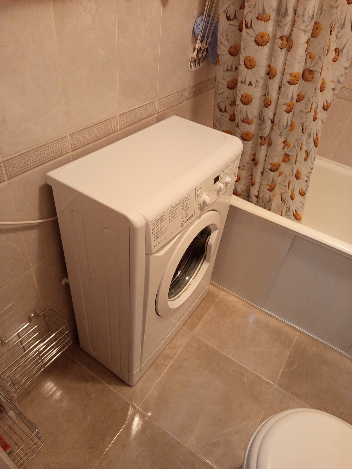 розетка для стиральной машины, стиральная машинка, стиральная машина indesit, стиральная машина в ванной комнате, стиральная машина индезит
