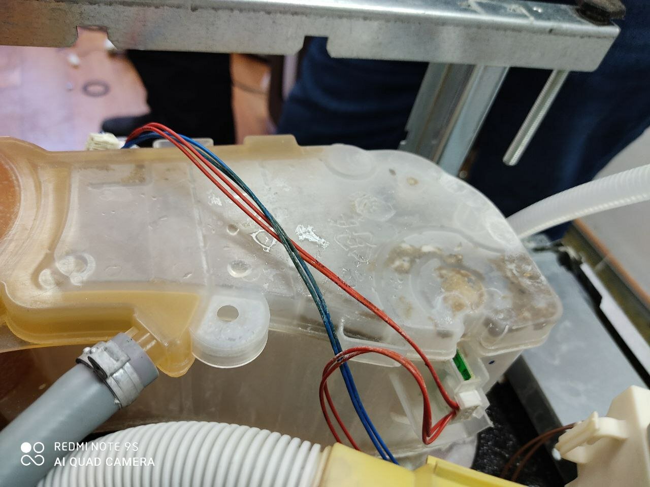 поплавок датчик воды посудомоечной машины бош, посудомоечная машина bosch, прессостат пмм бош, устройство посудомоечной машины, посудомойка