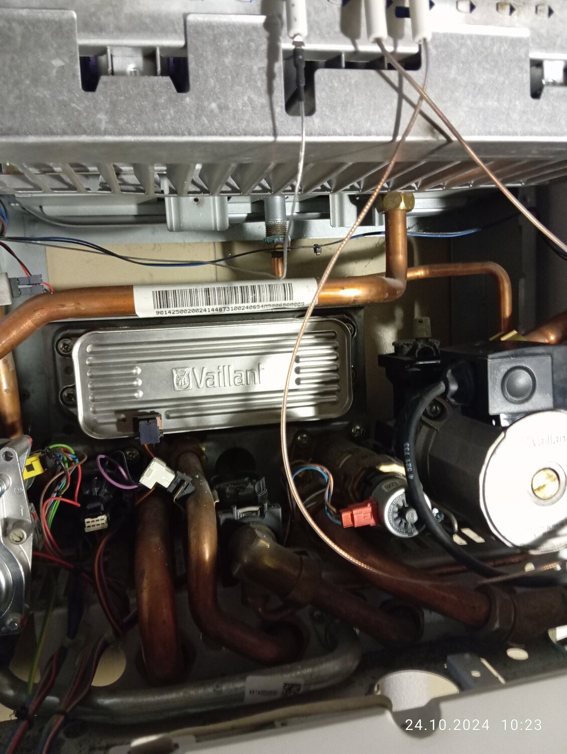 vaillant газовый котел, vaillant двухконтурный теплообменник, газовый котел вайлант, котёл vaillant turbotec pro vuw 242/3-3, котел vaillant