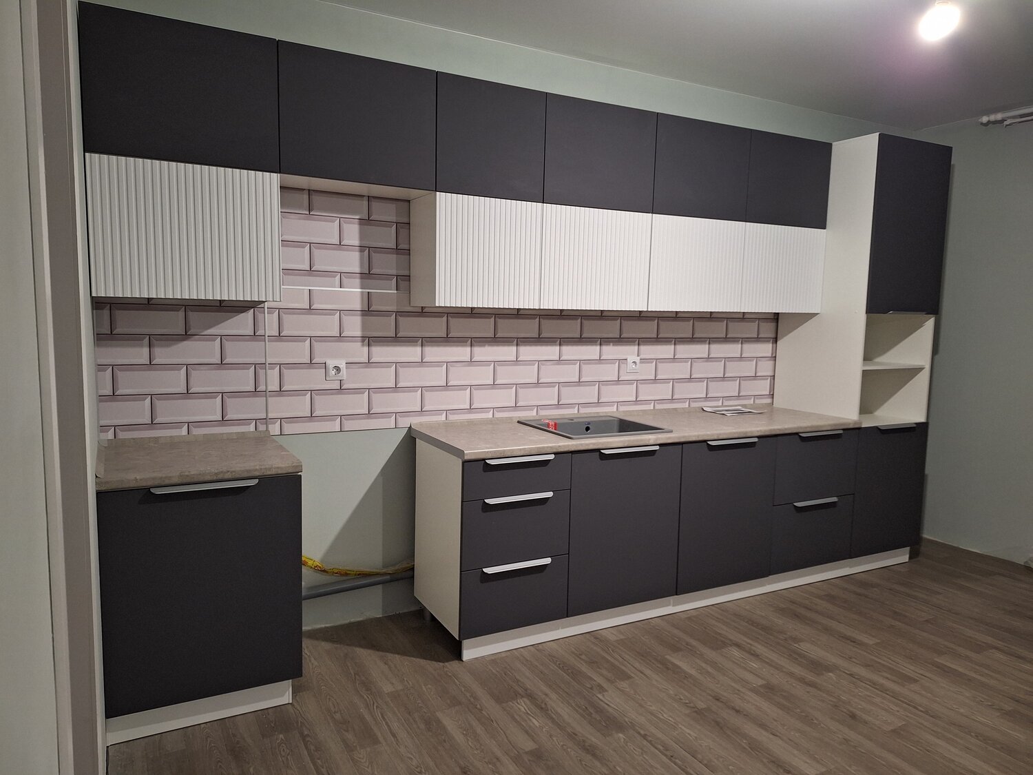 кухня эмаль матовая 3200 фасад ral 7012 каркас пикард, кухня мори 2.0 мп графит, кухонная гарнитура, кухни графит, оникс серый эггер кухня