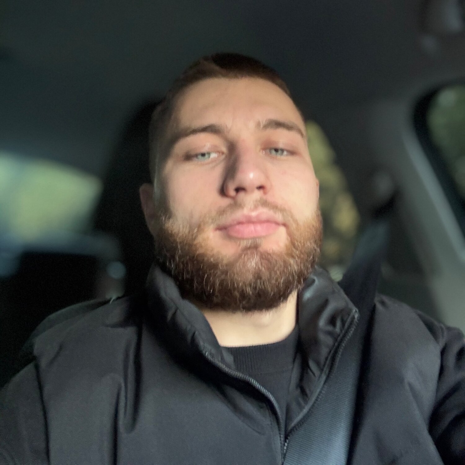 Богдан Леонов
