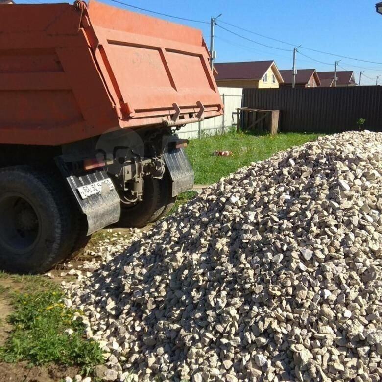 доставка песка щебня, доставка щебня, 10 кубов щебня, песок щебень, камаз 65115 щебень