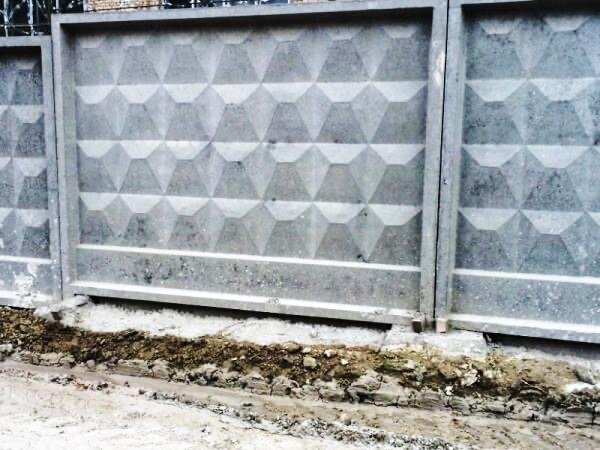 Строительство забора из бетонных блоков