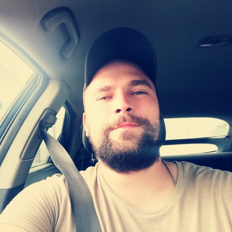 Павел Максимов