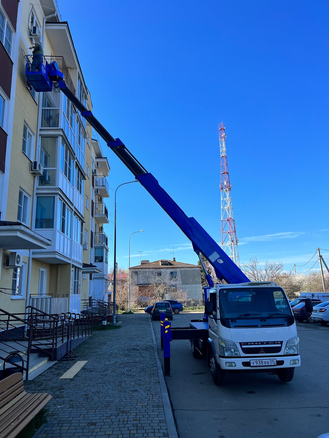 телескопическая автовышка, услуги автовышки, коленчатая автовышка, автовышка агп, автовышка 28 метров