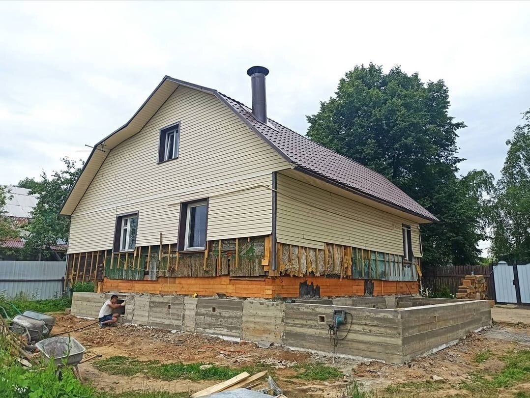 Замена нижних венцов деревянного дома