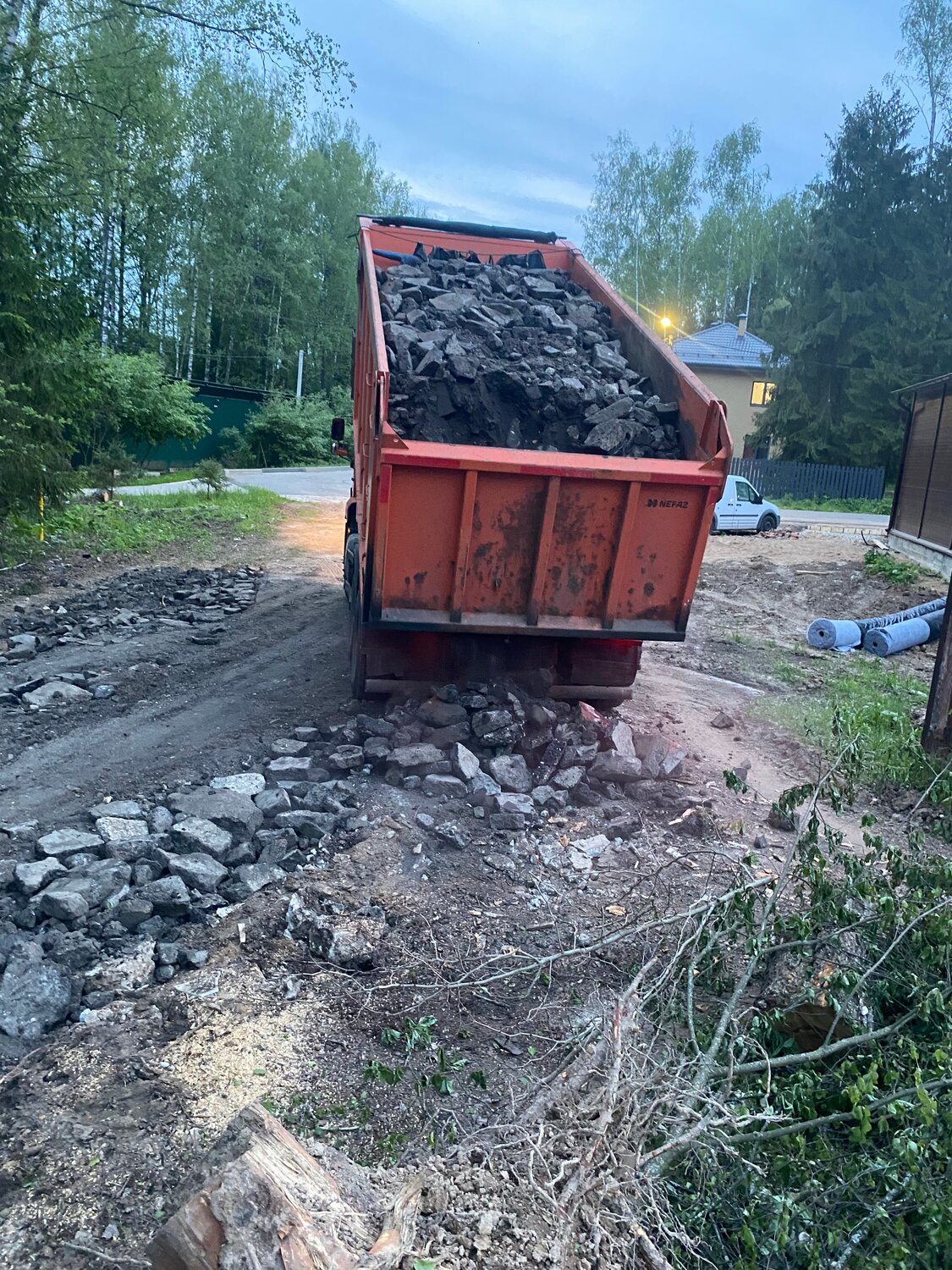 асфальтная крошка, асфальтовая крошка, асфальтная крошка камаз, камаз щебня, песок щебень